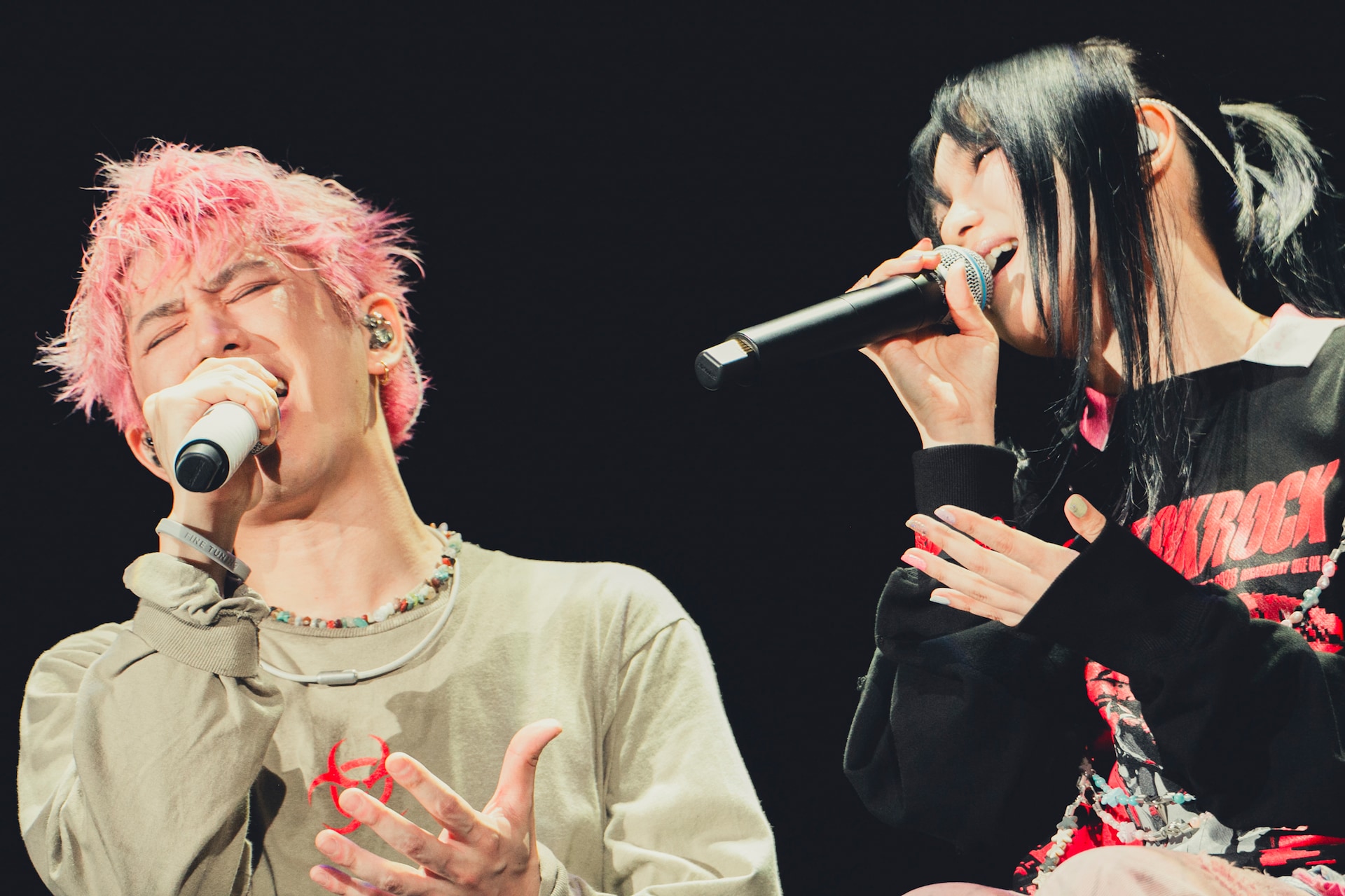 120,000 fans go wild! ONE OK ROCK holds rare collaborations with