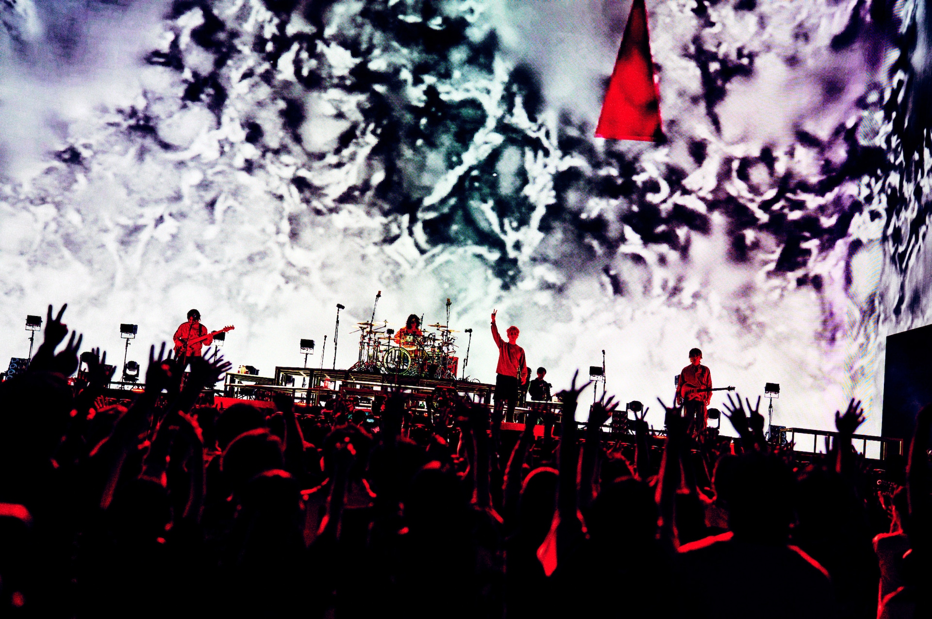 12万人が熱狂！ONE OK ROCKが国立競技場でUVERworld、YOASOBIと貴重