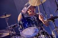 桐田勝治（Dr）（撮影：柴田恵理）