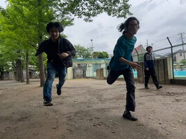 東京のアヴァンギャルドバンド・光分解の初アルバム完成　自由自在に楽器を入れ替え演奏