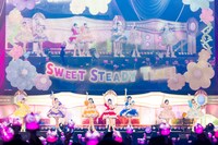 「SWEET STEADY 2nd ANNIVERSARY LIVE『SWEET STEP』」幕張メッセ公演の様子。