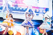 ユニット曲「S.O.S」を披露する庄司なぎさ、塩川莉世、音井結衣。