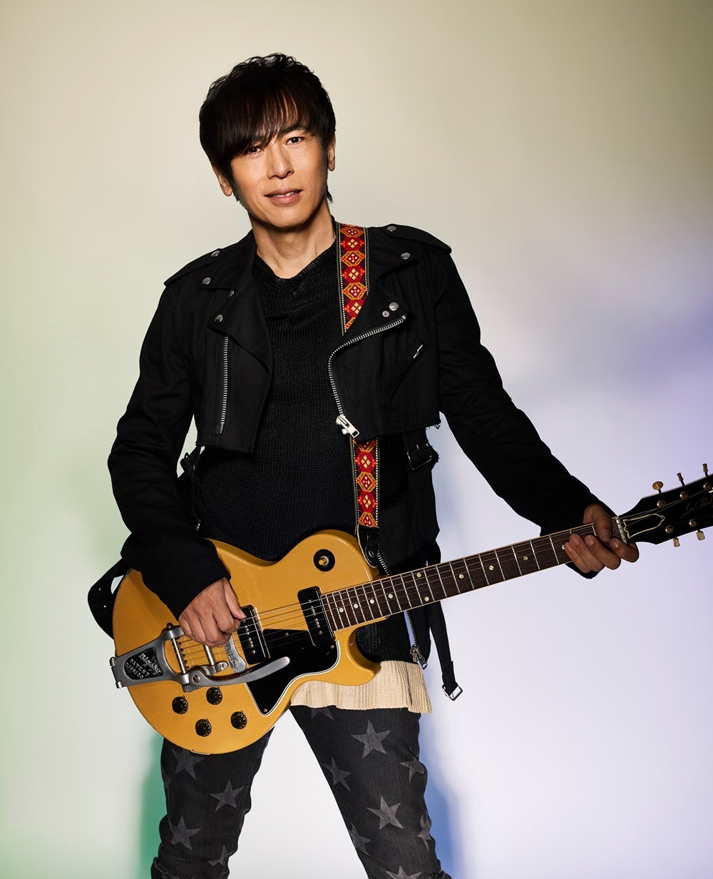 寺岡呼人が全国弾き語りツアー「Road to 60」開催、60歳に向け“歌とギター”に原点回帰