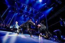 YOSHIKI「ART OF LIFE」演奏中の様子。