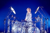 ドラムソロを行ったYOSHIKI。