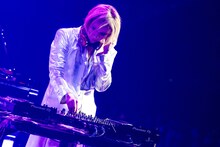 「ART OF LIFE」演奏中のYOSHIKI。