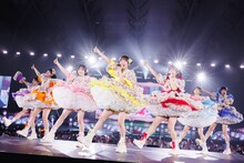 「SWEET STEADY 2nd ANNIVERSARY LIVE『SWEET STEP』」幕張メッセ公演の様子。