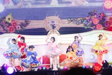 「SWEET STEADY 2nd ANNIVERSARY LIVE『SWEET STEP』」幕張メッセ公演の様子。