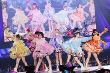 「SWEET STEADY 2nd ANNIVERSARY LIVE『SWEET STEP』」幕張メッセ公演の様子。