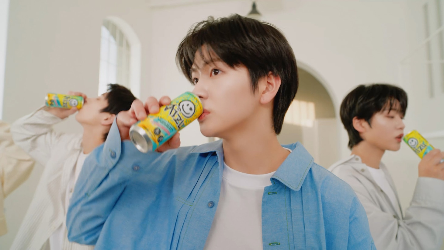 VIBYが出演する「AIZU」Web CMより。