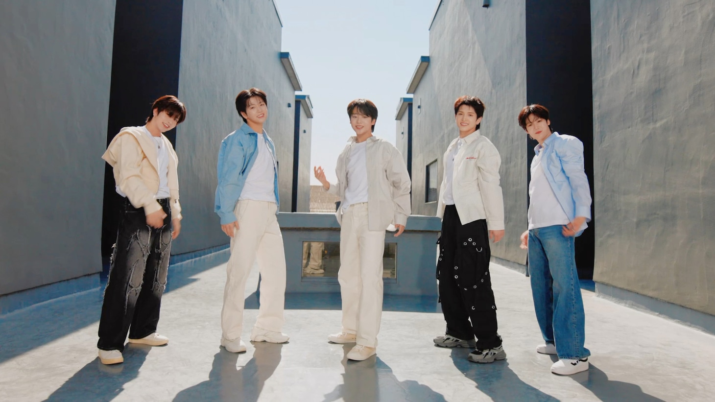 VIBYが出演する「AIZU」Web CMより。