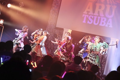 アルテミスの翼の全国ツアー「I ♡ ARUTSUBA」ファイナル公演の様子。