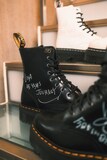 LiSAのサインが入ったDr. Martensのブーツ。