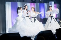 ステージを去る東京女子流。