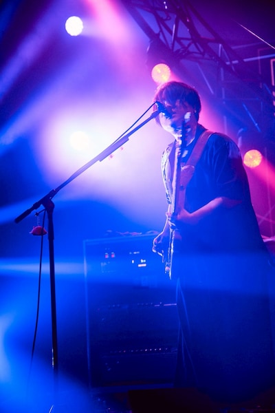 高野賢也（B, Cho）（撮影：酒井ダイスケ）