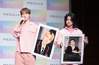 過去の髪型を振り返る木村柾哉と松田迅。