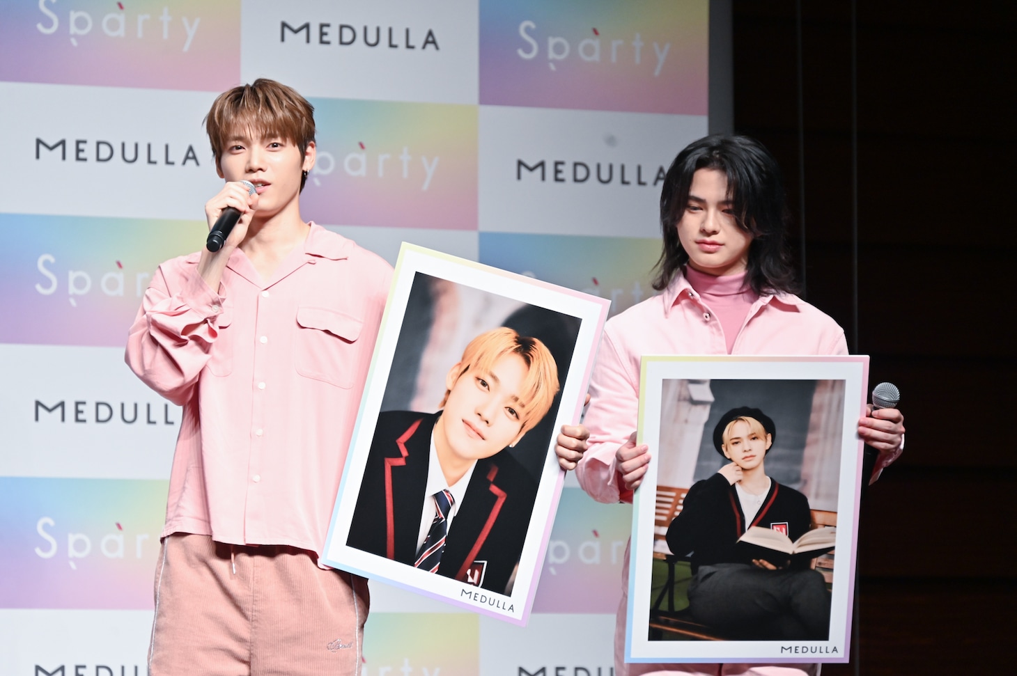 過去の髪型を振り返る木村柾哉と松田迅。