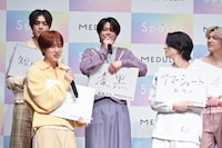 漆黒の髪色に憧れる藤牧京介。