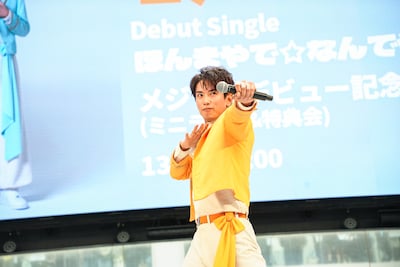 ヒーローポーズを取るじん。