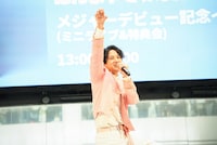 ヒーローポーズを取るケンケン。