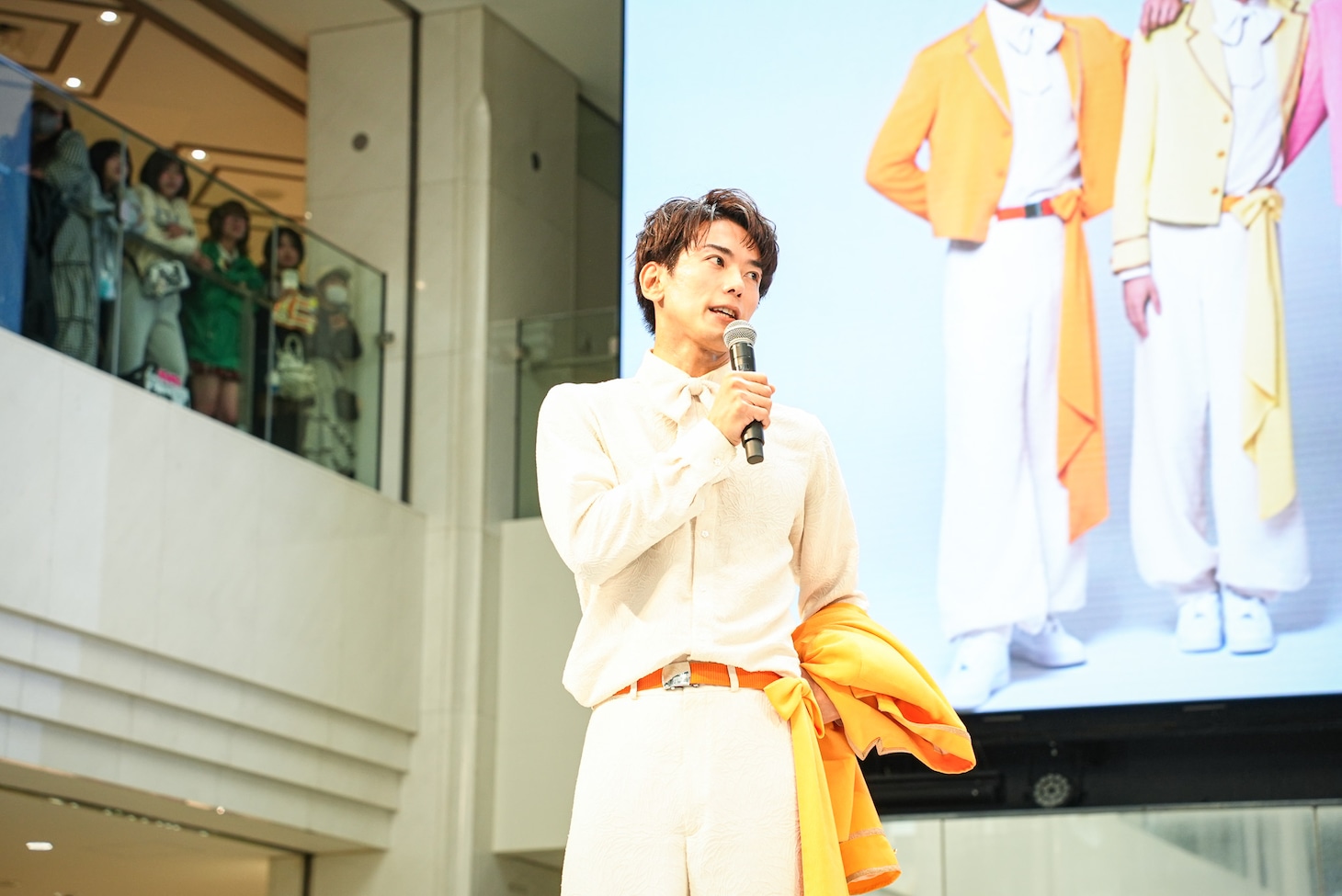 ジャケットを脱いだじん（モナキ）。