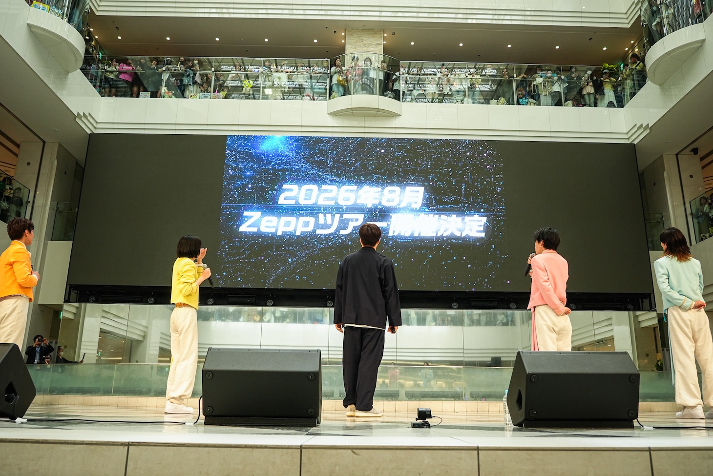 モナキのZeppツアー発表時の様子。