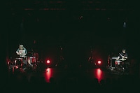 RAYの“GROOVE SET”のリズム隊である星優太（WOZNIAK）とフミキモ（SONOSUKIMAKARA）。（Photo by endo rika）