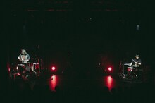 RAYの“GROOVE SET”のリズム隊である星優太（WOZNIAK）とフミキモ（SONOSUKIMAKARA）。（Photo by endo rika）