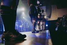 RAYによるライブの様子。（Photo by endo rika）