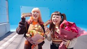 MAHINA（HANA）と渡辺直美が出演する「クランキー」新テレビCM「チョコサクサァァーク」編のメイキングカット。