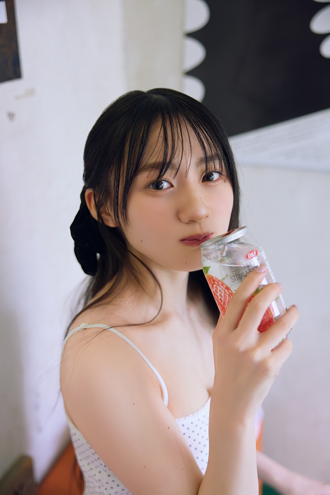 川﨑桜（乃木坂46）1stソロ写真集「エチュード」アザーカットミニブックの先行カット。（撮影：須江隆治）