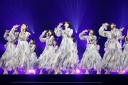 日本大学入学式に登場した乃木坂46。 ©乃木坂46LLC
