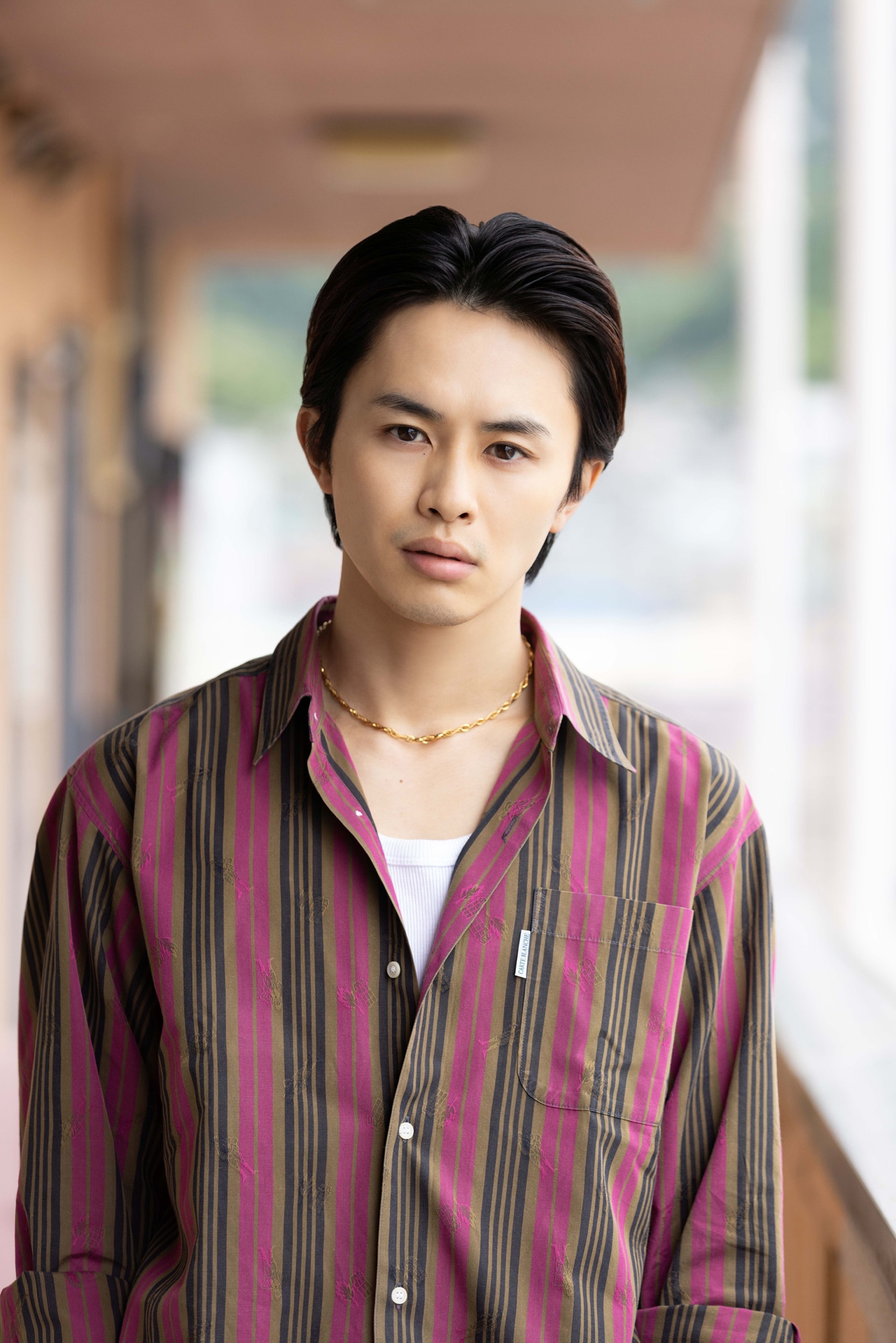 超特急のタクヤこと草川拓弥が映画「死ねばいいのに」で演じる佐久間雄也（さくまゆうや）のキャラクタービジュアル。