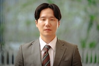 前原滉が映画「死ねばいいのに」で演じる山崎寛之（やまざきひろゆき）キャラクタービジュアル。