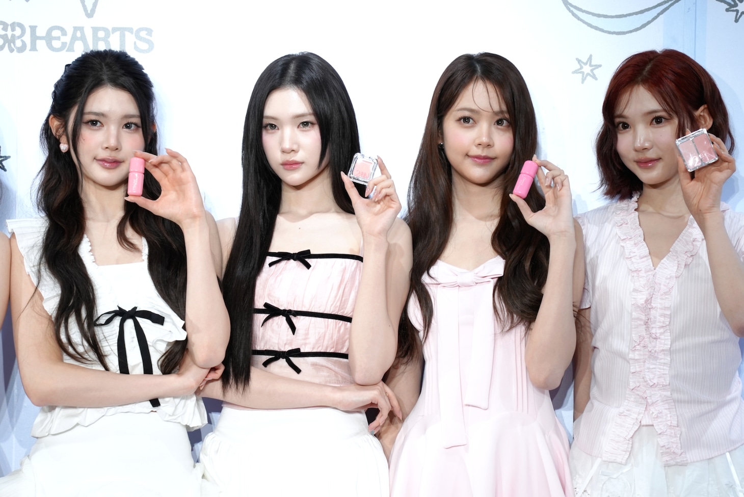 左からエイナ、ジューン、カルメン、ジウ。