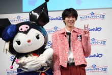 クロミに密着され、固まる曽野舜太（M!LK）。