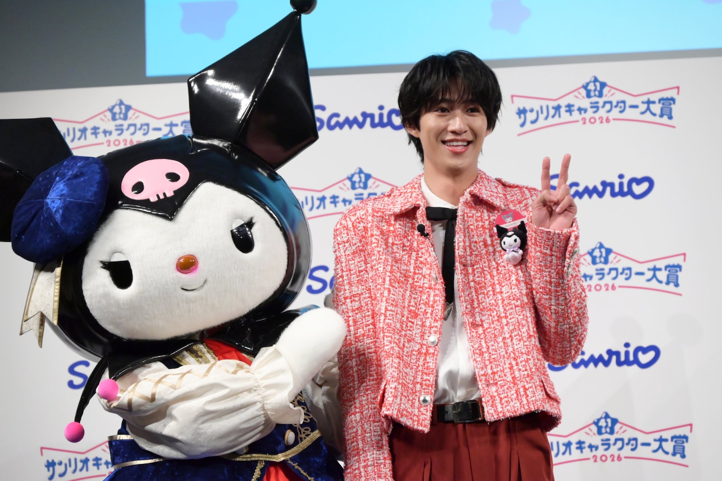 クロミに密着され、固まる曽野舜太（M!LK）。