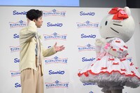 過去のコラボパフォーマンスを覚えているか、恐る恐るハローキティに尋ねる吉田仁人（M!LK）。