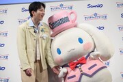シナモロールに懐かれる吉田仁人（M!LK）。