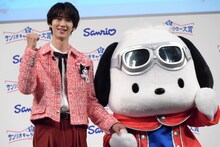 ポチャッコと意気込む曽野舜太（M!LK）。