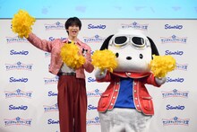 “決めエール”を披露する曽野舜太（M!LK）とポチャッコ。