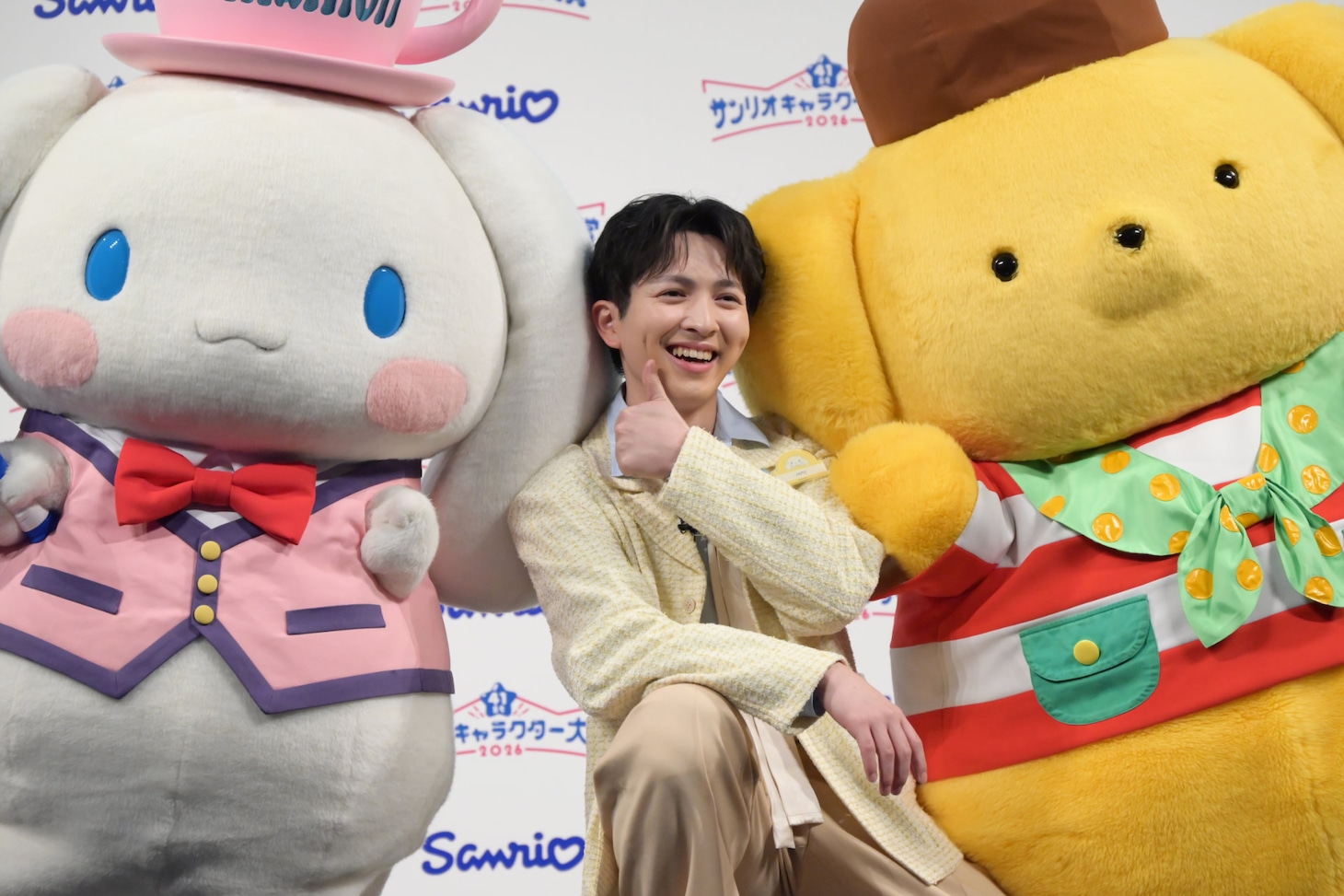 “決めエール”を披露するシナモロール、吉田仁人（M!LK）、ポムポムプリン。