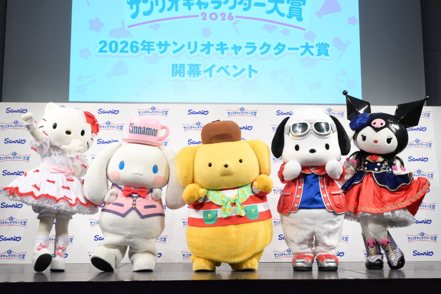 フォトセッションに応じるサンリオキャラクター。