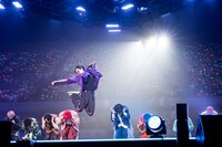 超特急「メタルなかよし」のパフォーマンスの様子。