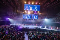 超特急とももいろクローバーZのコラボパフォーマンスの様子。