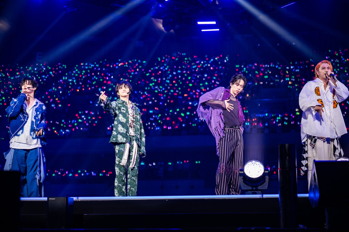 「Re-Booster」を披露する超特急。