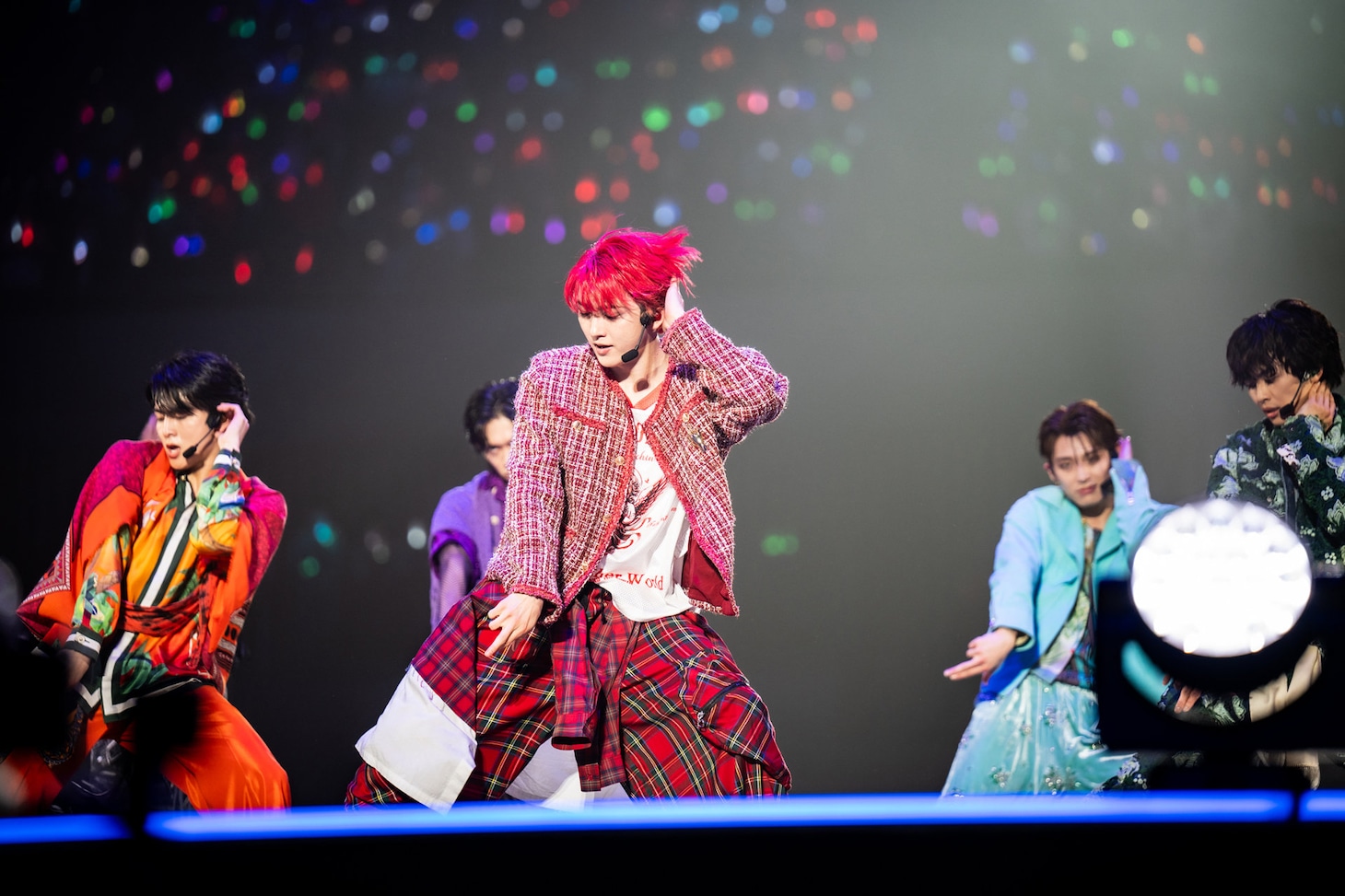 「Re-Booster」を披露する超特急。