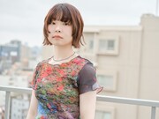 カモシタサラ（G, Vo）（撮影：笑子）