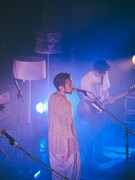 たなかえいぞを（Vo, G）（撮影：小財美香子）