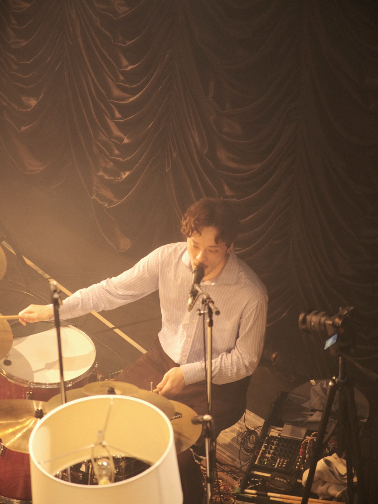 中島雄士（Dr）（撮影：小財美香子）